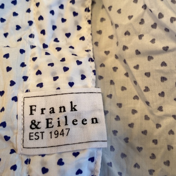 Frank & Eileen Tops - Frank & Eileen Barry Crinkle Italian Cotton Button Down Shirt White Blue 💙 XS